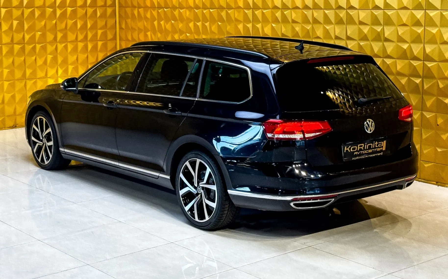 Notranja slika - Volkswagen Passat Variant - 2.0 TDI AUT.-LED-RADAR TRMP-GRETJE-NAVI-PDC - 8