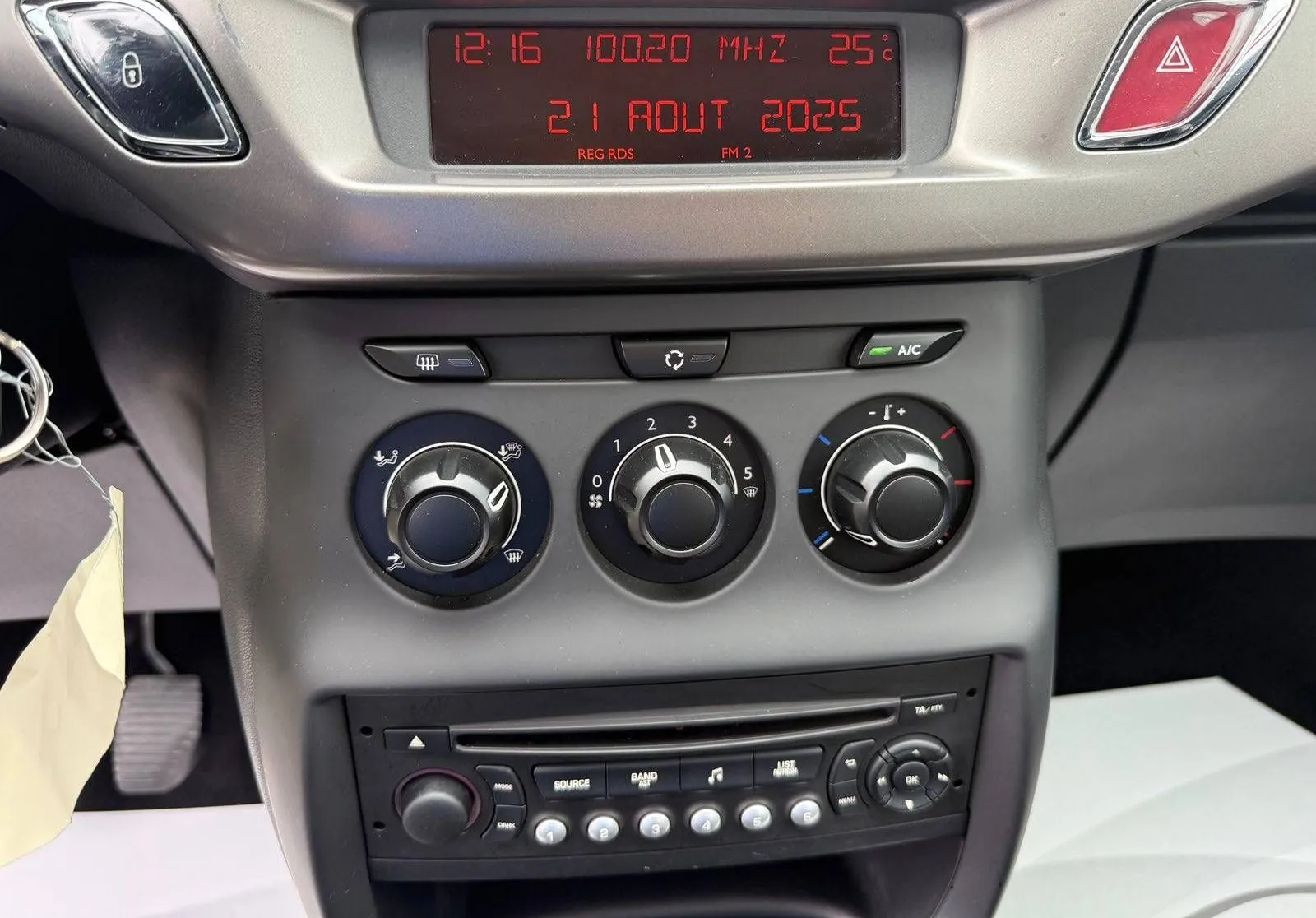 Notranja slika - Citroën C3 - Attraction PureTech 82 BVM... - 12