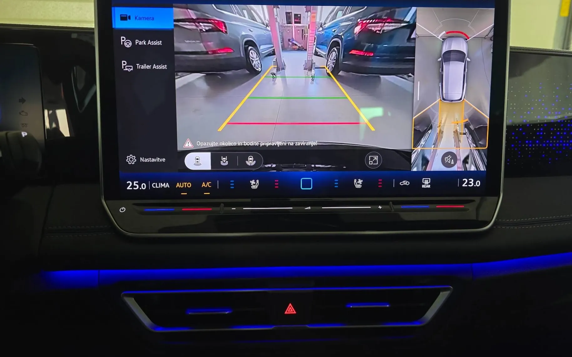 Notranja slika - Volkswagen Tiguan - 4motion 2.0 TDI BMT R-Line DSG - VSA MOŽNA OPREMA - 19