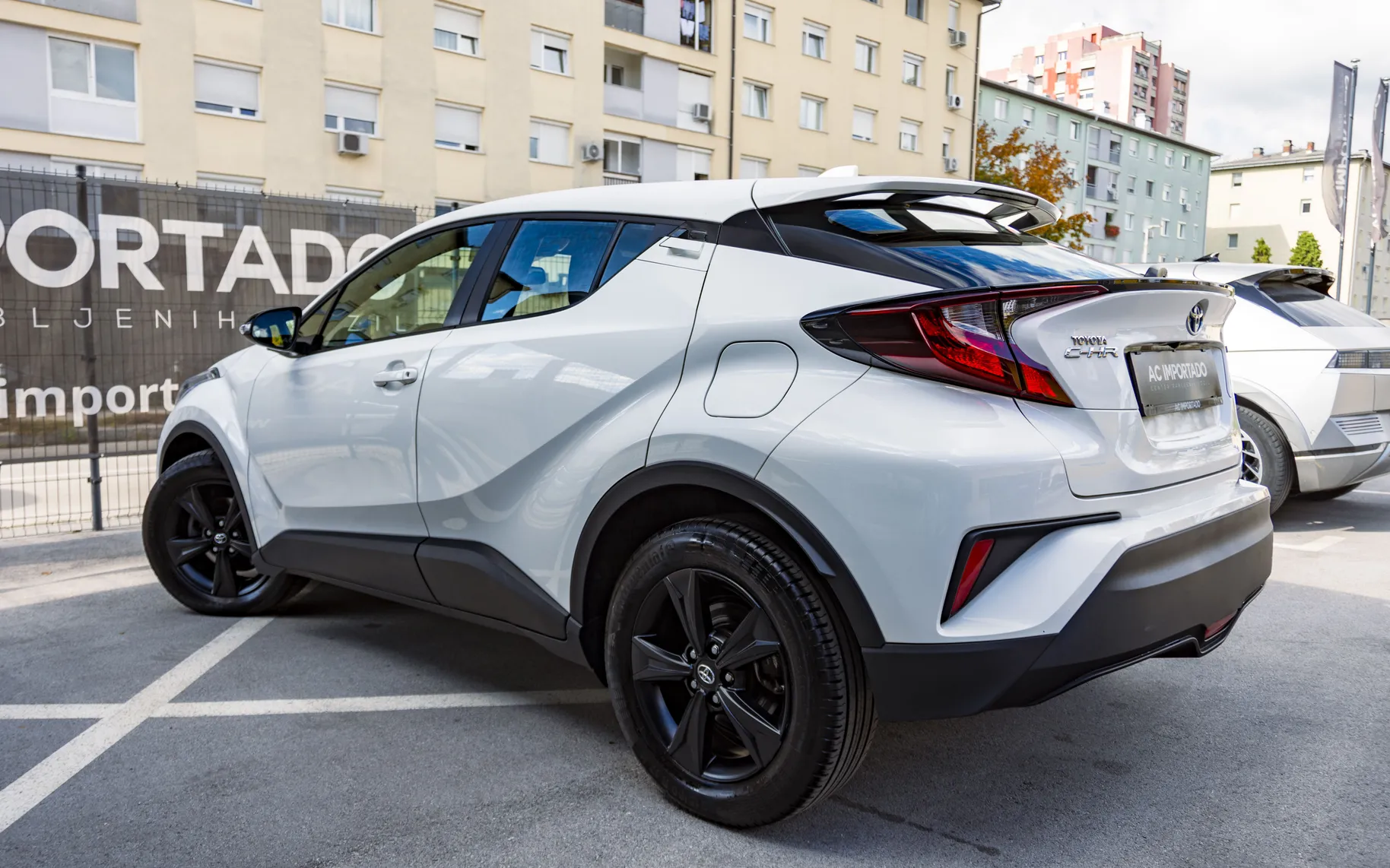 Zunanja slika - Toyota C-HR - CH-R 1.8 HYBRID SMART-BLACK PACK-LED-ACC-KAM-SLO-17C - 6