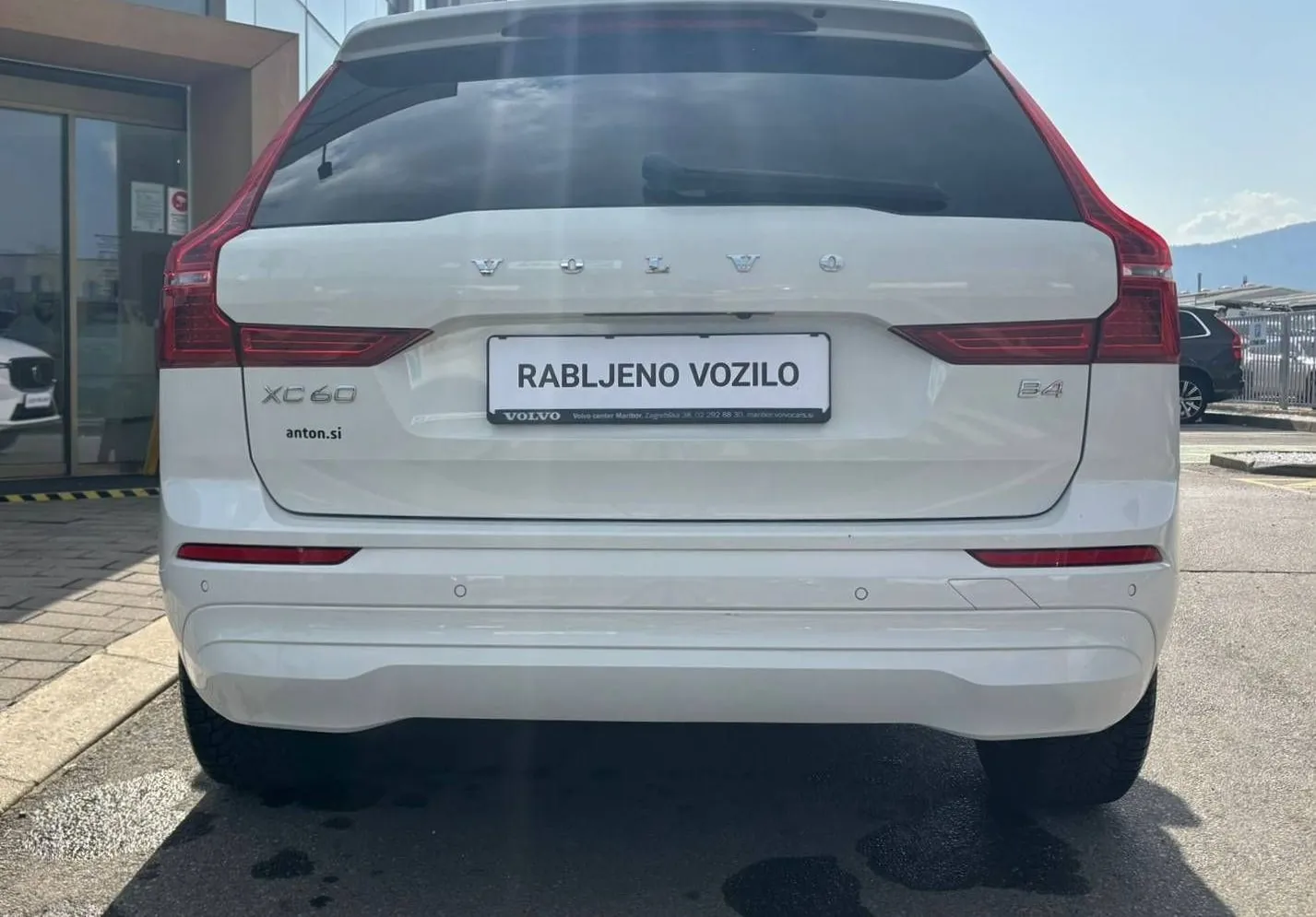 Zunanja slika - Volvo XC60 - B4P Momentum PRO AT FWD KAMERA-GRETJE.SED.-DAB+... - 9