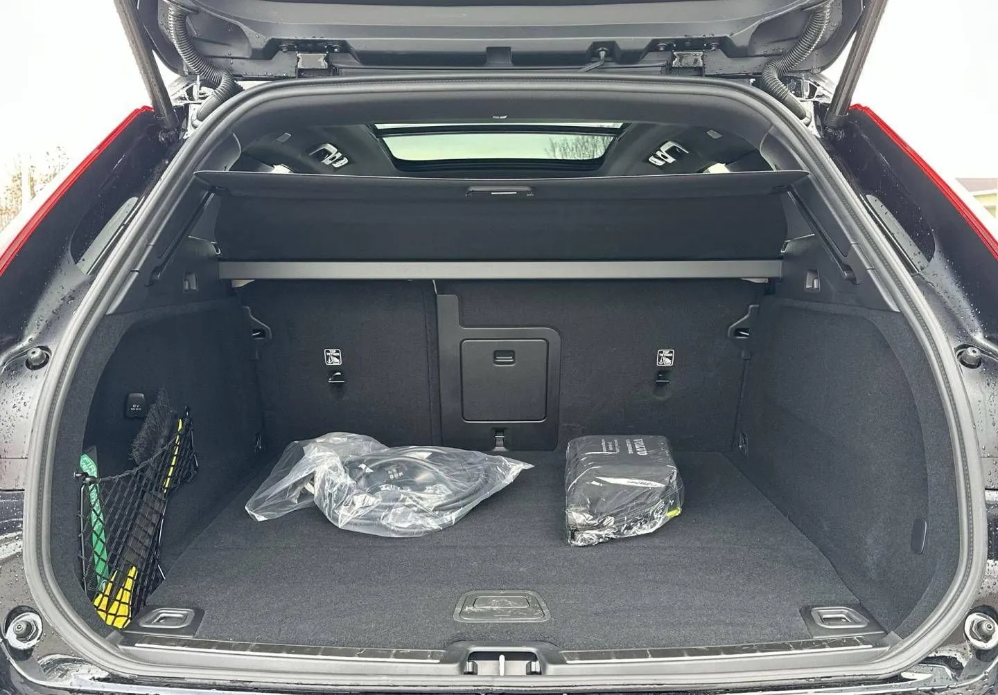 Notranja slika - Volvo XC60 - T6 AWD Plug-in hybrid Electric   Petrol Plus Dark. - 12