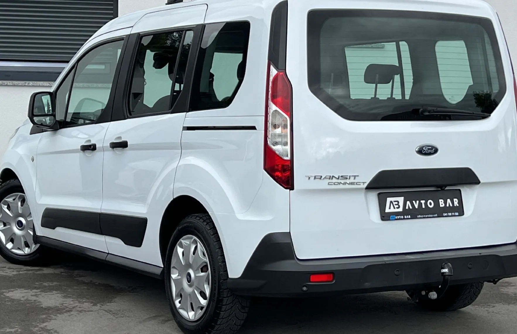 Zunanja slika - Ford Tourneo Connect - 1.5 TDCi+R.KAMERA+PDC+KLJUKA+NOSILCI - 8