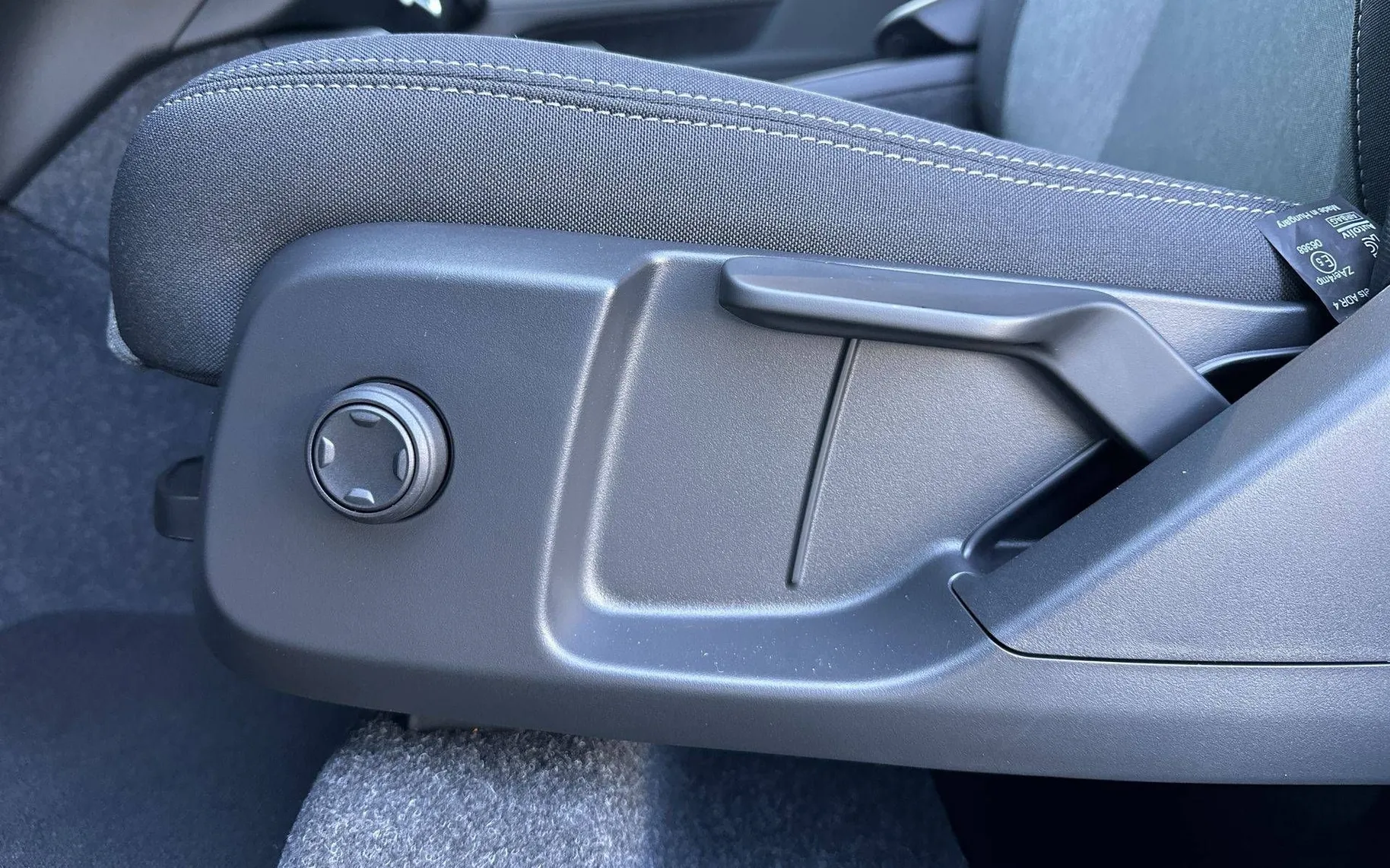 Notranja slika - Volvo XC40 - B3 P Core AT DCT 3 leta garancije + 3 servisi... - 17