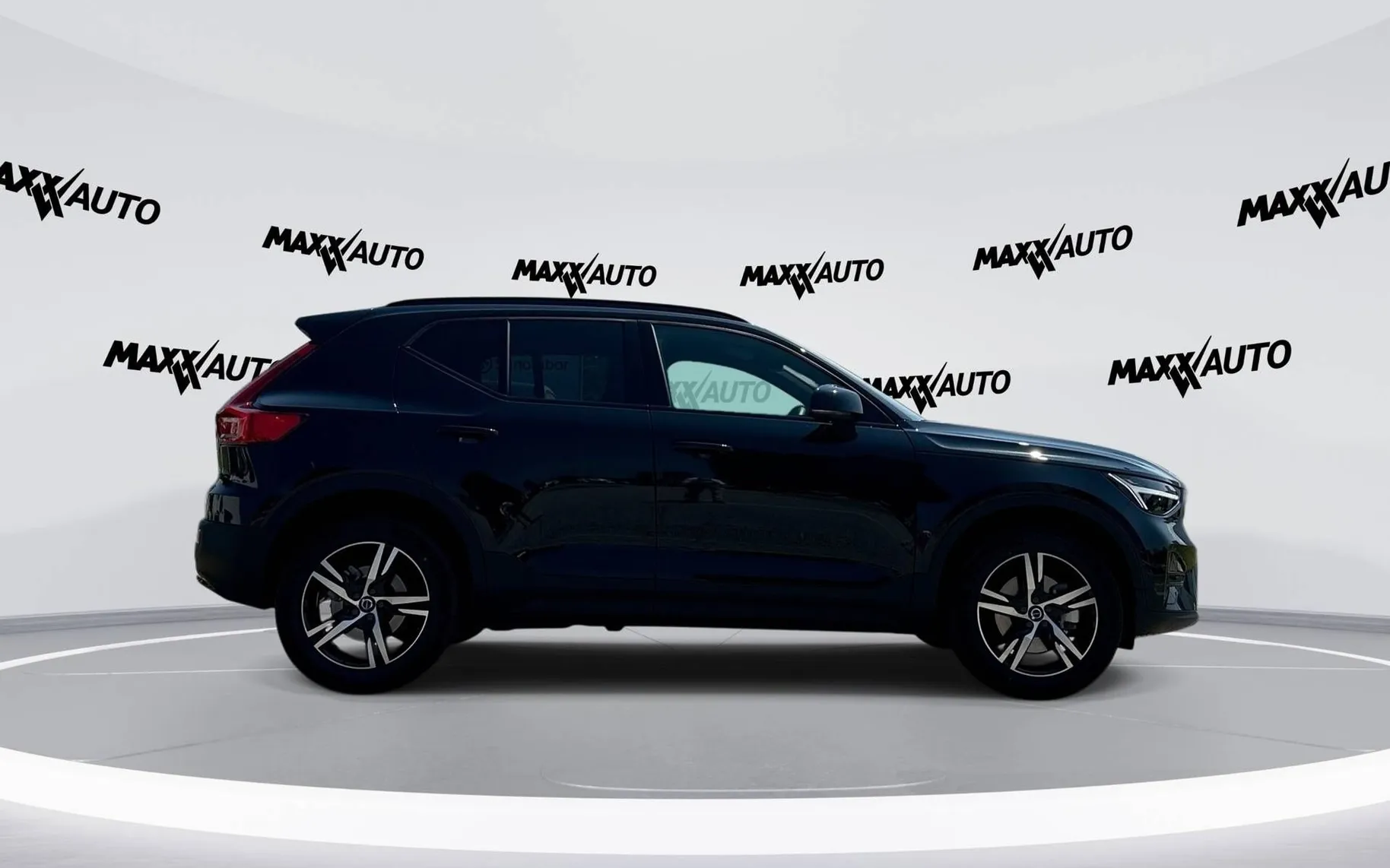 Zunanja slika - Volvo XC40 - B3 P Plus Dark Avt. - 4