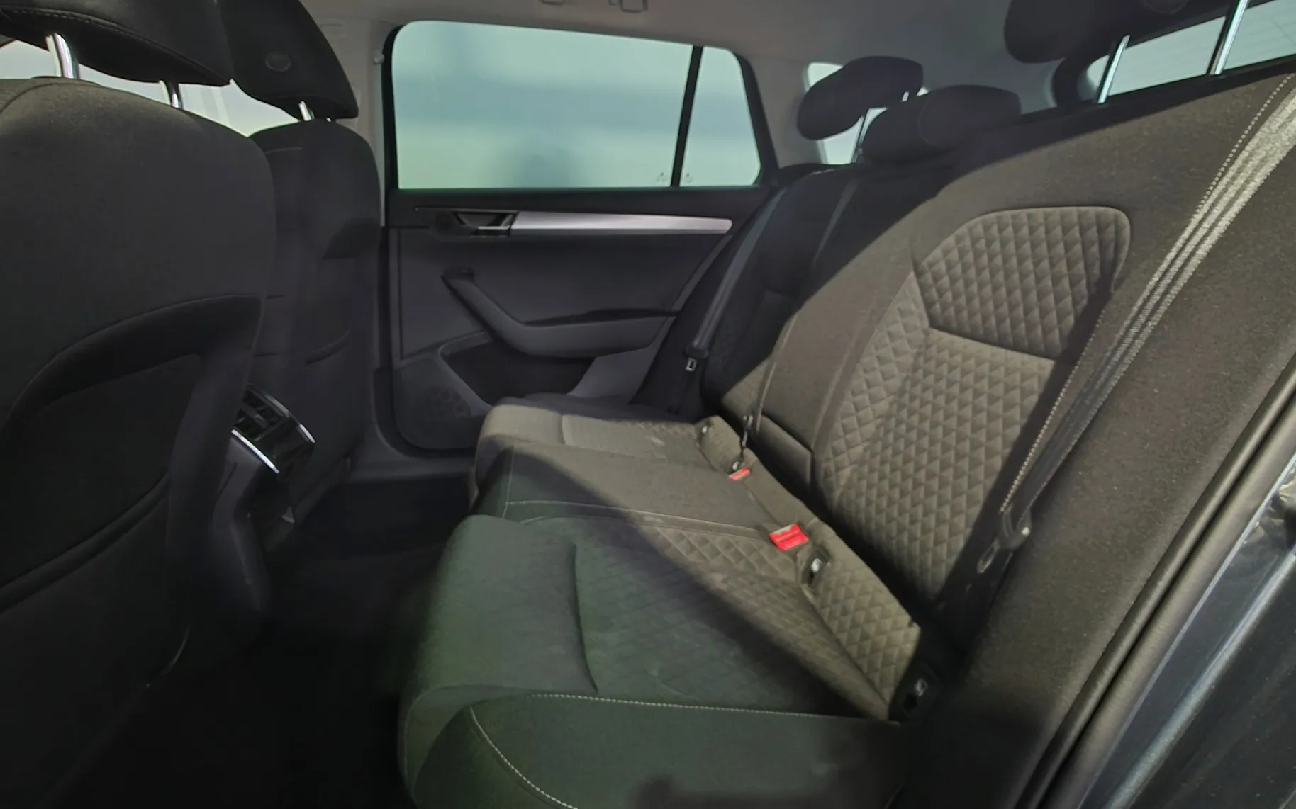 Zunanja slika - Škoda Superb - Combi 2,0 TDI DSG - 15