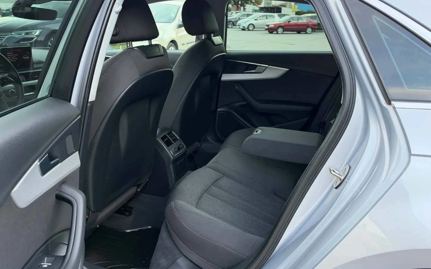 Notranja slika - Audi A4 - 2.0 TDI-1 LASTNIK-177.000km-LIZING ZA TUJCE-NAVI- - 10