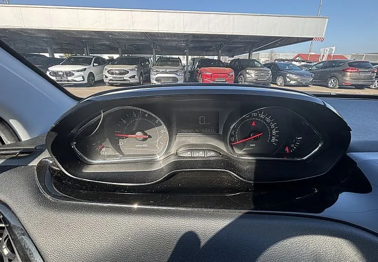 Zunanja slika - Peugeot 208 - ALURE 1.2- PRVI LASTNIK - 9