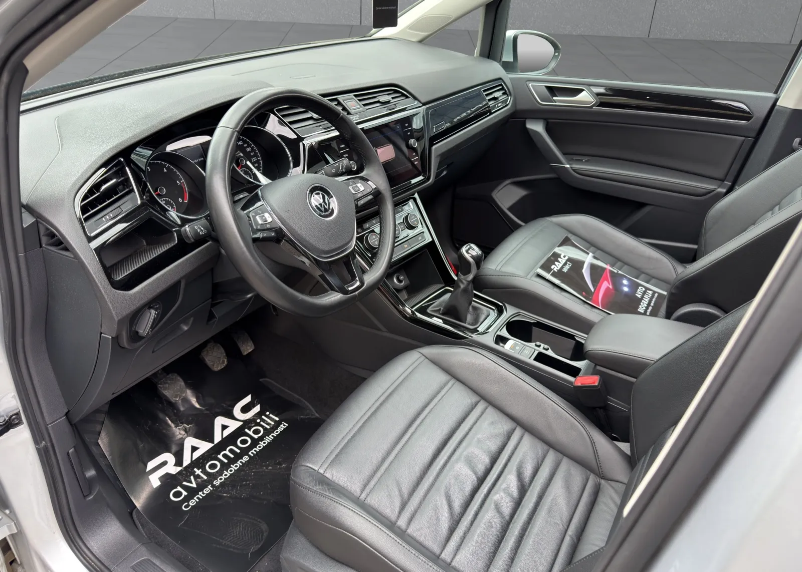 Zunanja slika - Volkswagen Touran - 2,0 TDI BMT Family DSG - 6