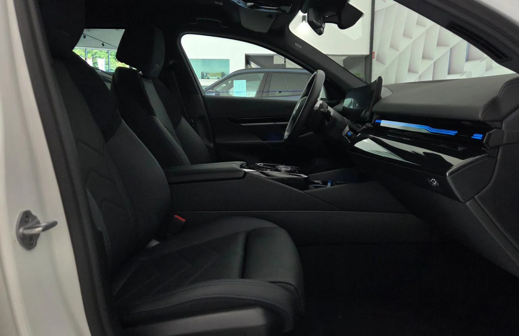 Zunanja slika - BMW Serija 5 - Touring: 540d xDrive-M.SPORT.PRO-RADAR-ICON-KAM360-KEYLE - 13