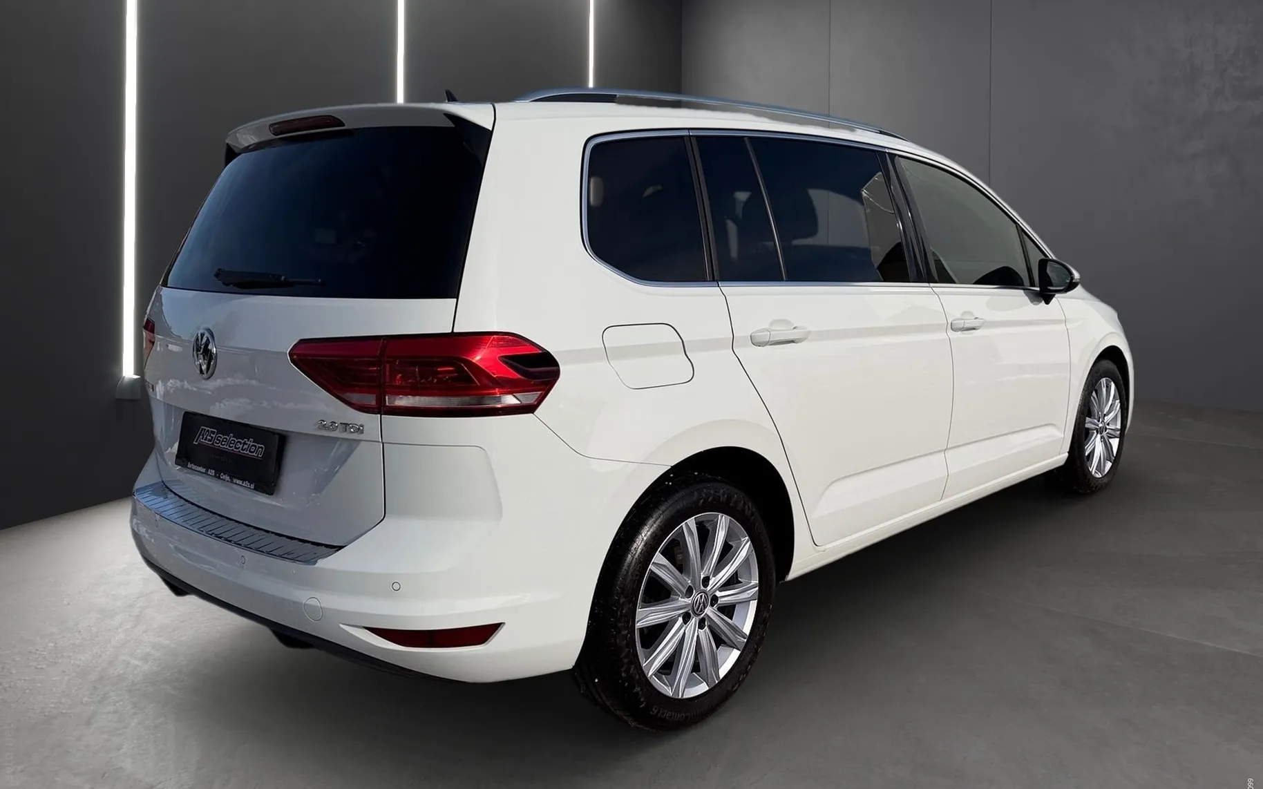 Zunanja slika - Volkswagen Touran - 2.0 TDI BMT Highline 110  150 -SLO-High LED-Masa - 2