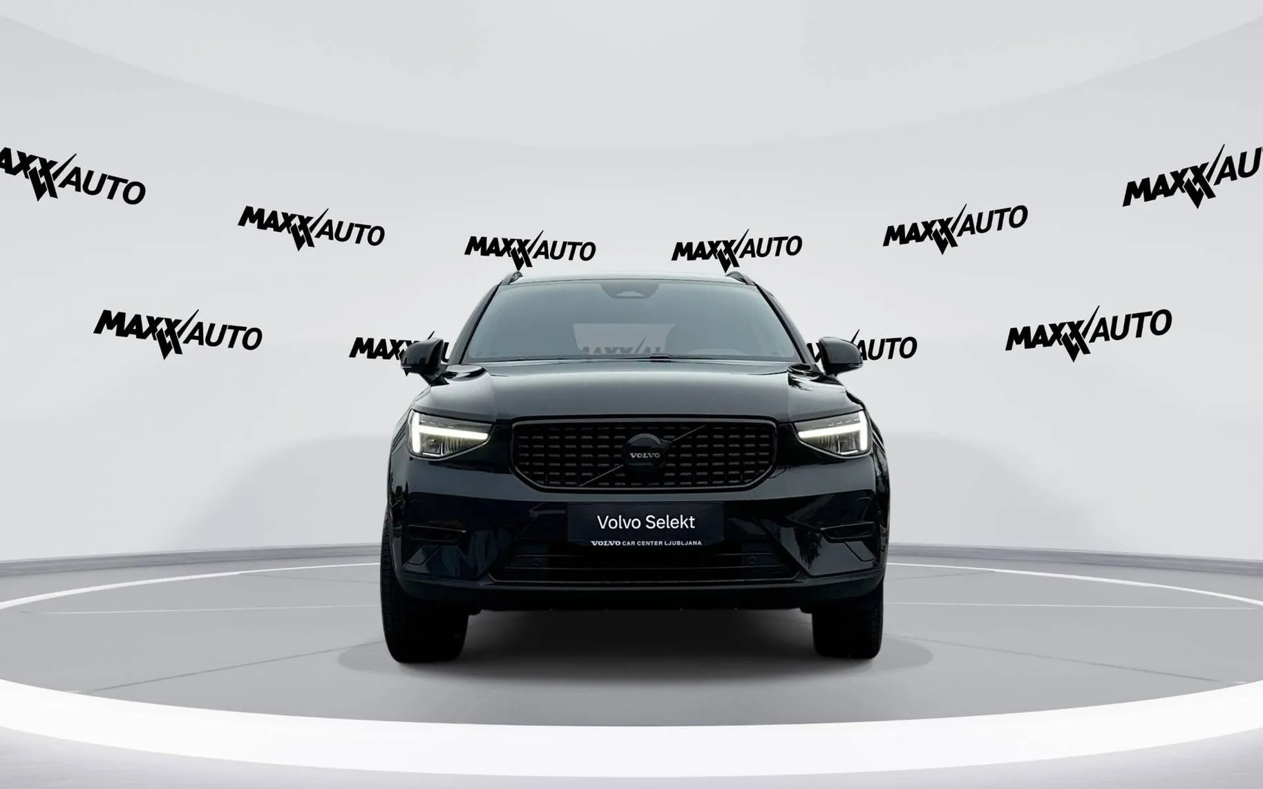 Zunanja slika - Volvo XC40 - B3 P Plus Black Edition Avt. - 2