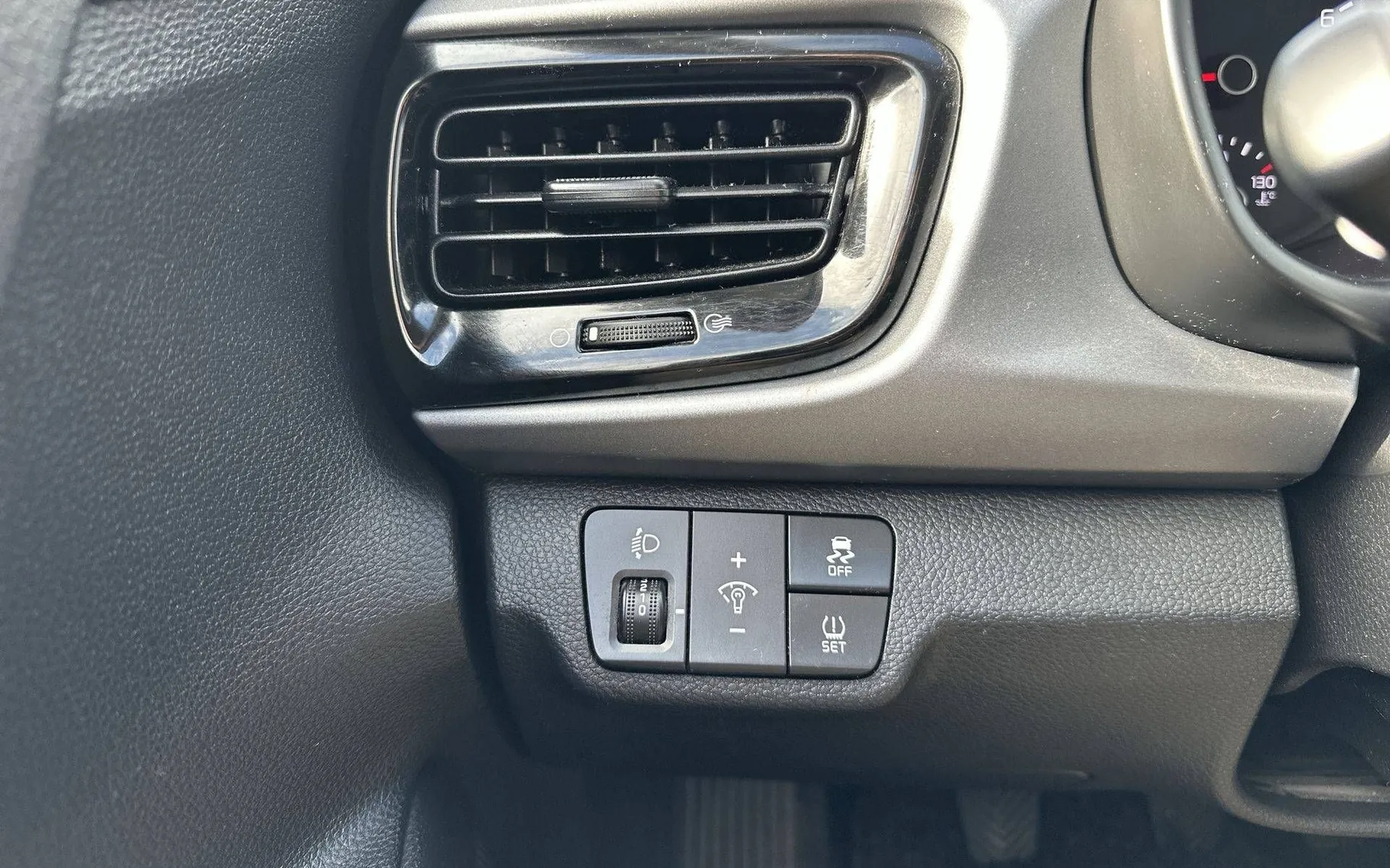 Notranja slika - KIA Rio - 1.25 CVVT EX Edition... - 15