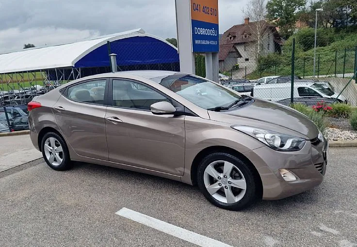 Zunanja slika - Hyundai Elantra - 1.6 CVVT STYLE ZELO LEPO OHRANJENO VOZILO... - 5
