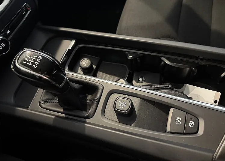 Zunanja slika - Volvo V60 - D3 A Momentum- FULL LED - NAVI - PDC - ODLIČEN - 17
