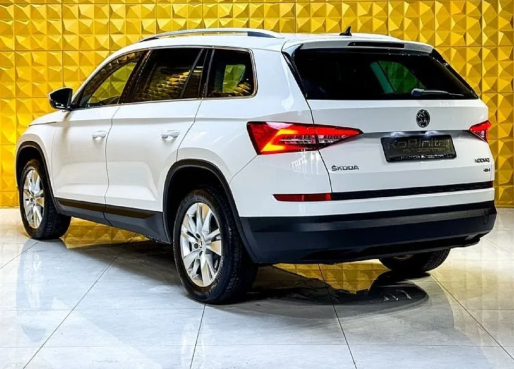 Zunanja slika - Škoda Kodiaq - 2.0 TDI 4X4 AUT.GRETJE VOLANA-360 KAMERA - 9