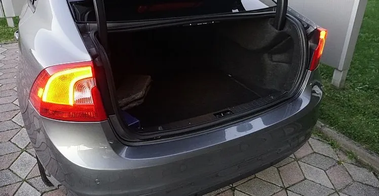 Zunanja slika - Volvo S60 - D3 A Momentum+ Xenon +Memory+ Alu 17 +Navi - 19