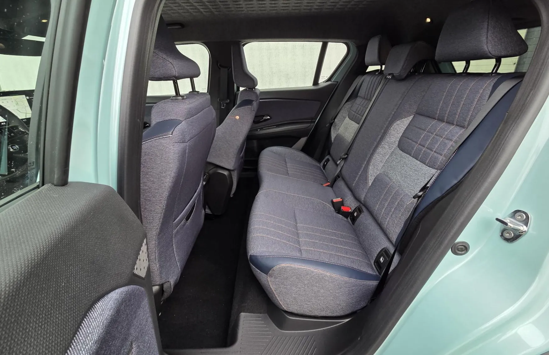 Zunanja slika - Renault 4 E-tech - Techno EV52 150 Comfort Range+Iconic polepitev - 12
