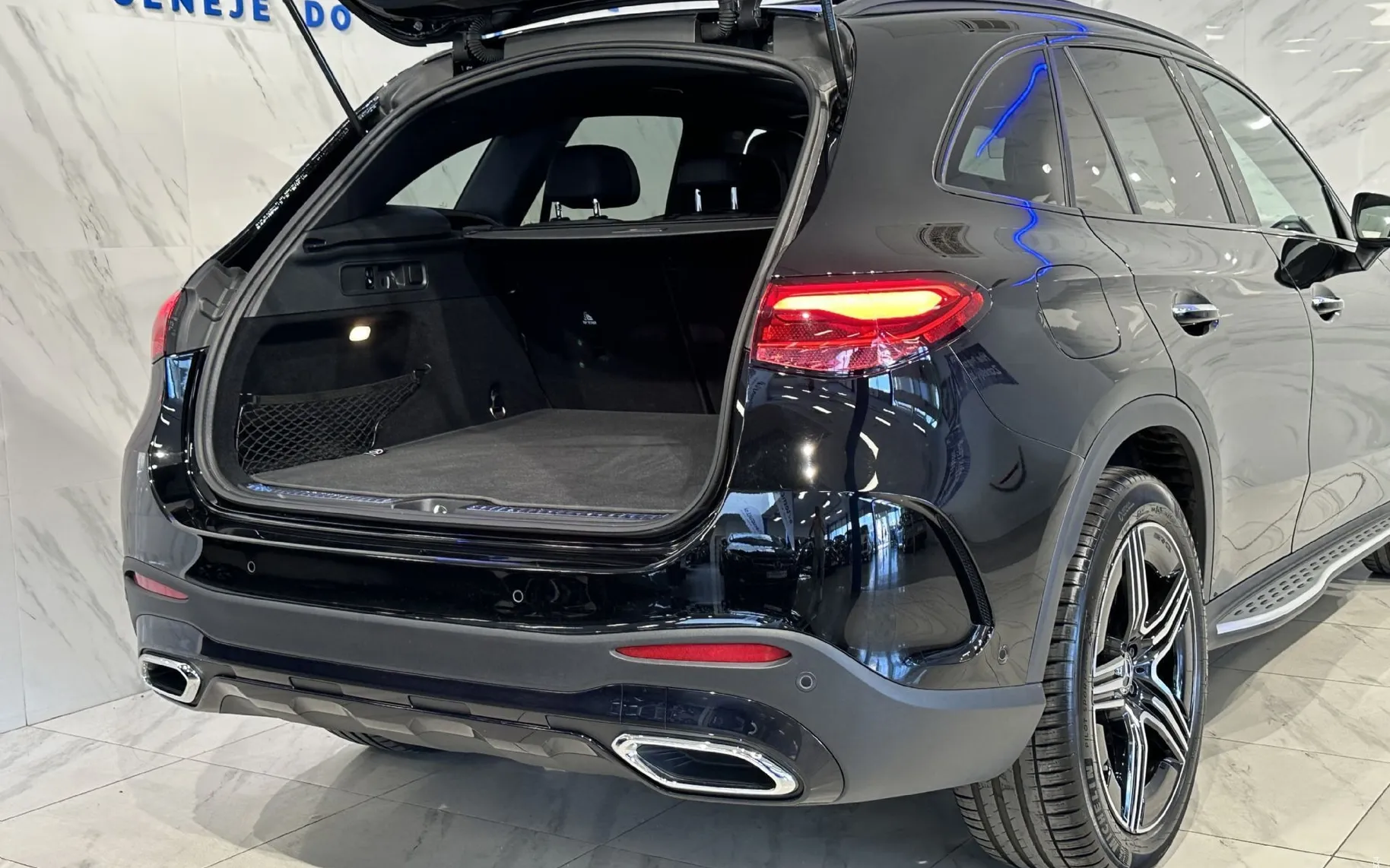 Notranja slika - Mercedes-Benz GLC-Razred - 220d|4Matic|AMG|Pano|ACC|Memory|HUD|360K|Gretje|.. - 8