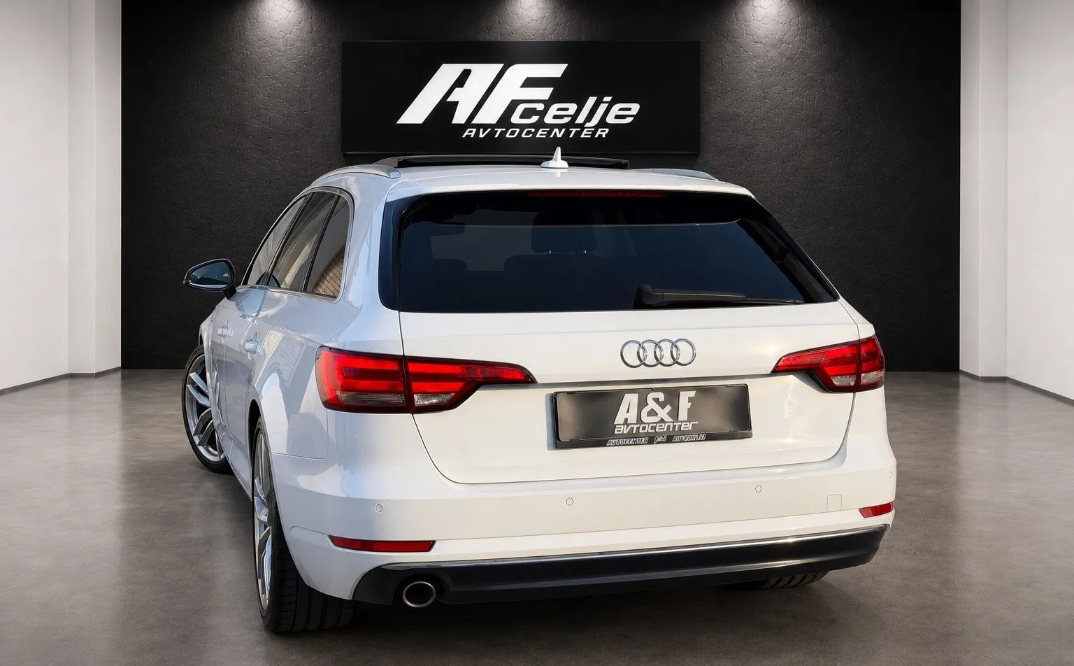Notranja slika - Audi A4 Avant - 2.0 TDI-PANORAMA-HEAD UP-LIZING ZA TUJCE-ACC- - 7
