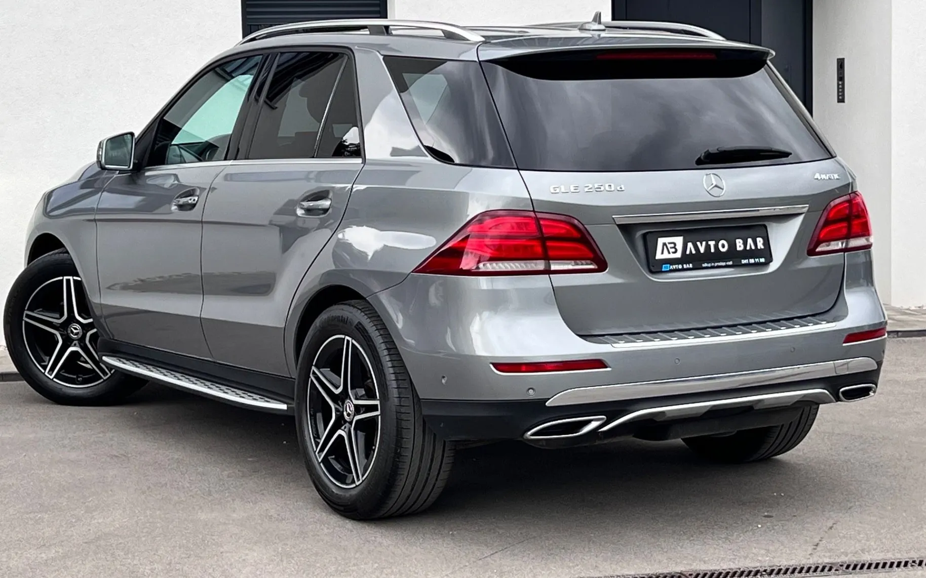 Notranja slika - Mercedes-Benz GLE-Razred - GLE 250 d 4MATIC+SLO+1.LAST+LED... - 8