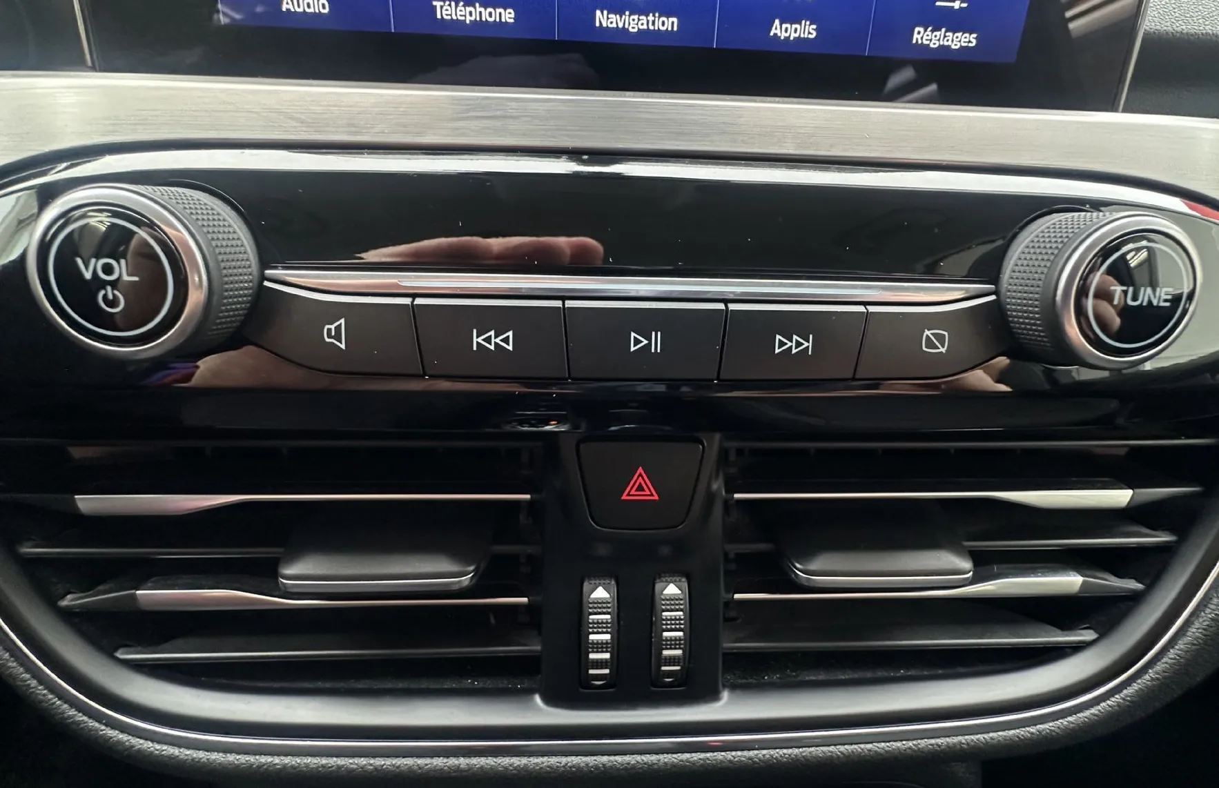 Zunanja slika - Ford Kuga - 2.5 190CV BVA6.KAMERA.NAVI.LED.ALU.2022.112 KW - 11