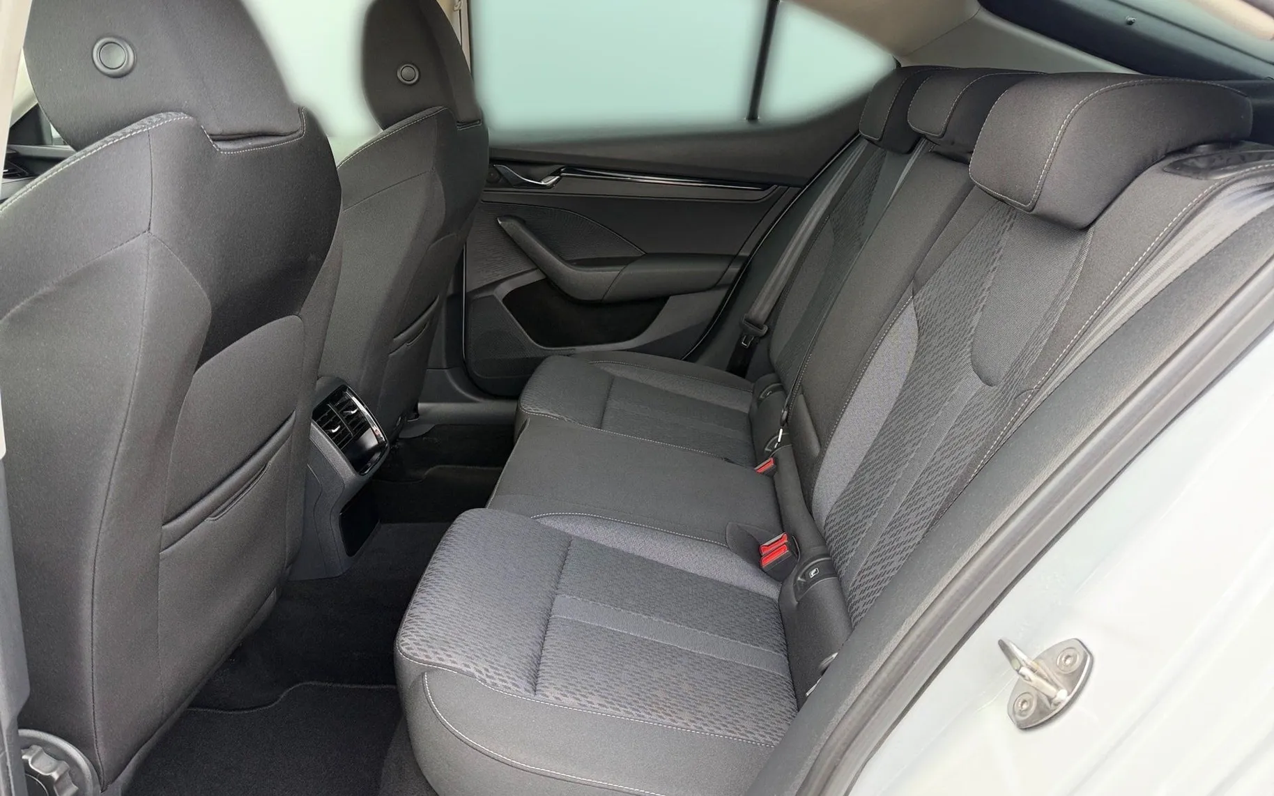 Notranja slika - Škoda Octavia - 2.0 TDI Ambition-LED-Masaža v. sedežPDC-AppConnect - 11