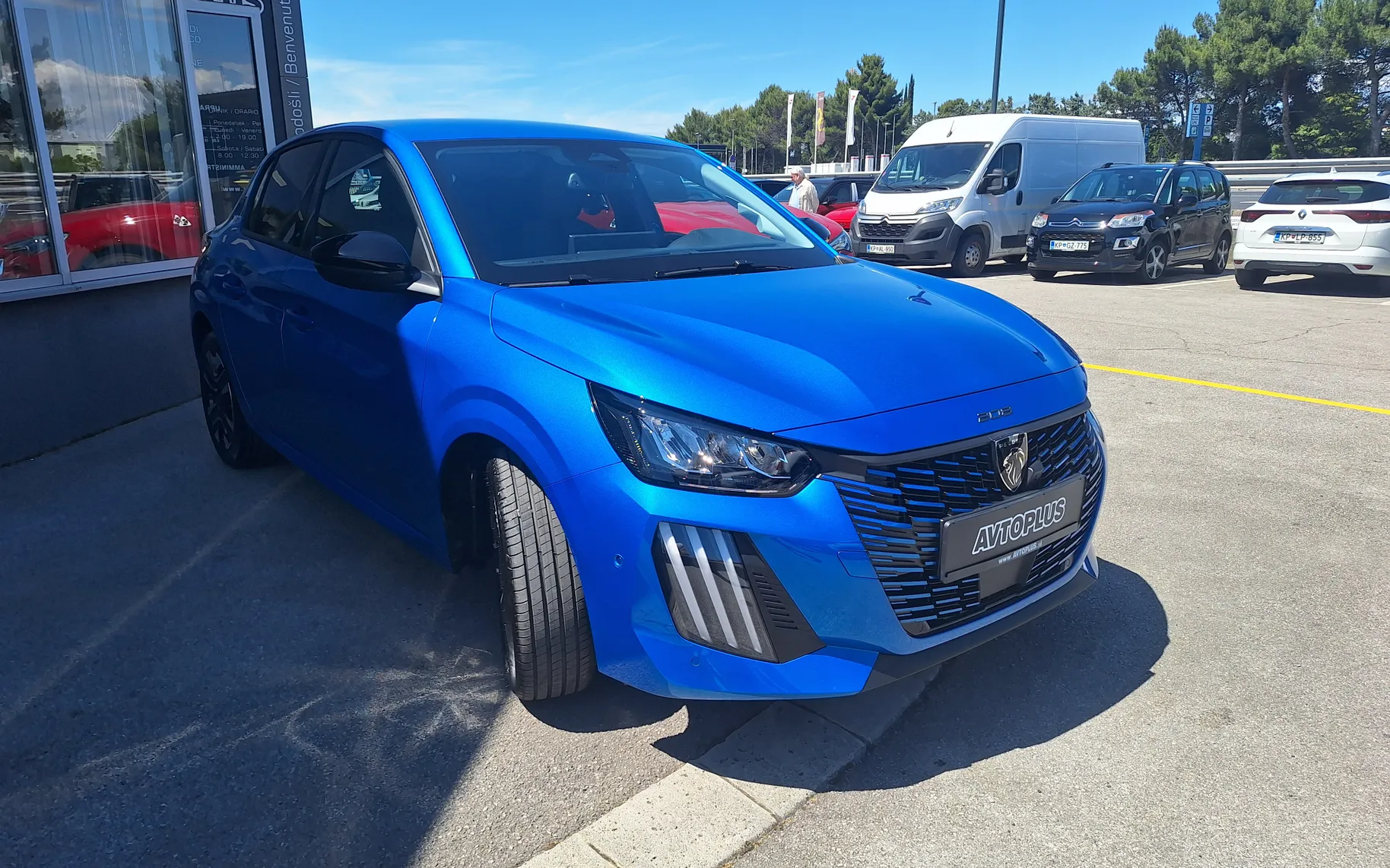 Zunanja slika - Peugeot 208 - Allure1.2 Turbo 100 - NA ZALOGI - 3