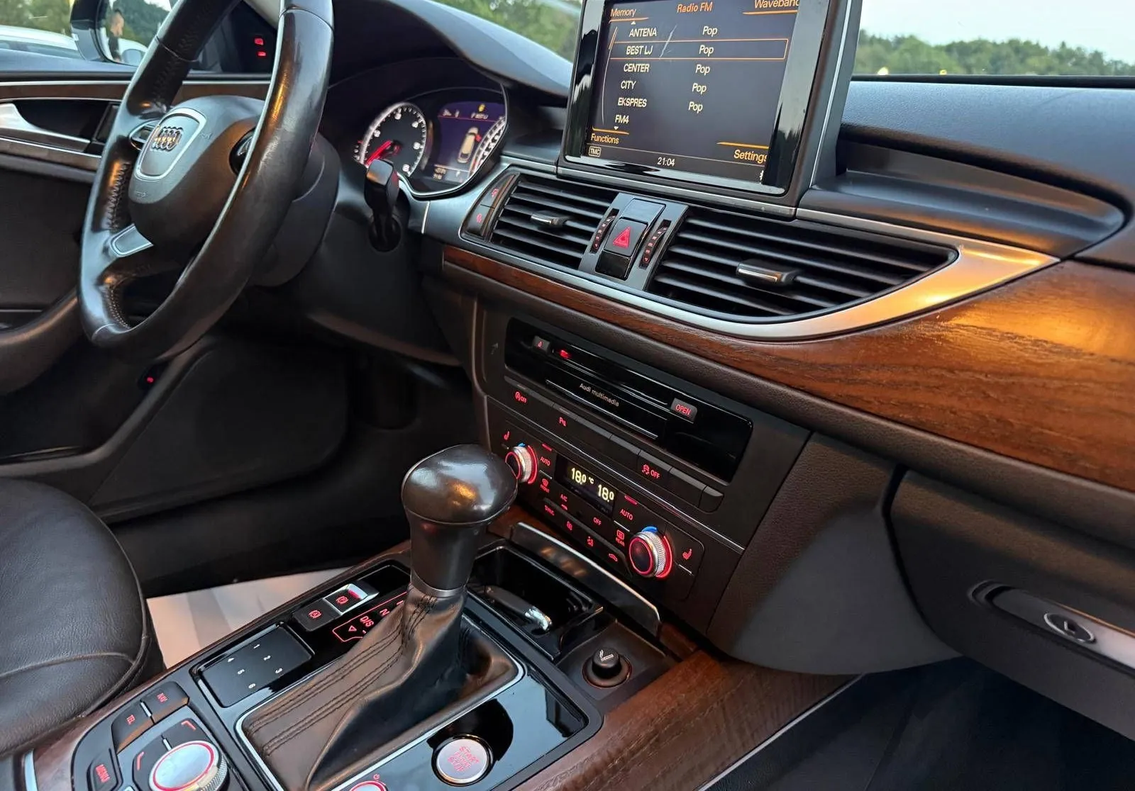 Notranja slika - Audi A6 Avant - 2.0 TDI AVT.ODLIČEN. - 9