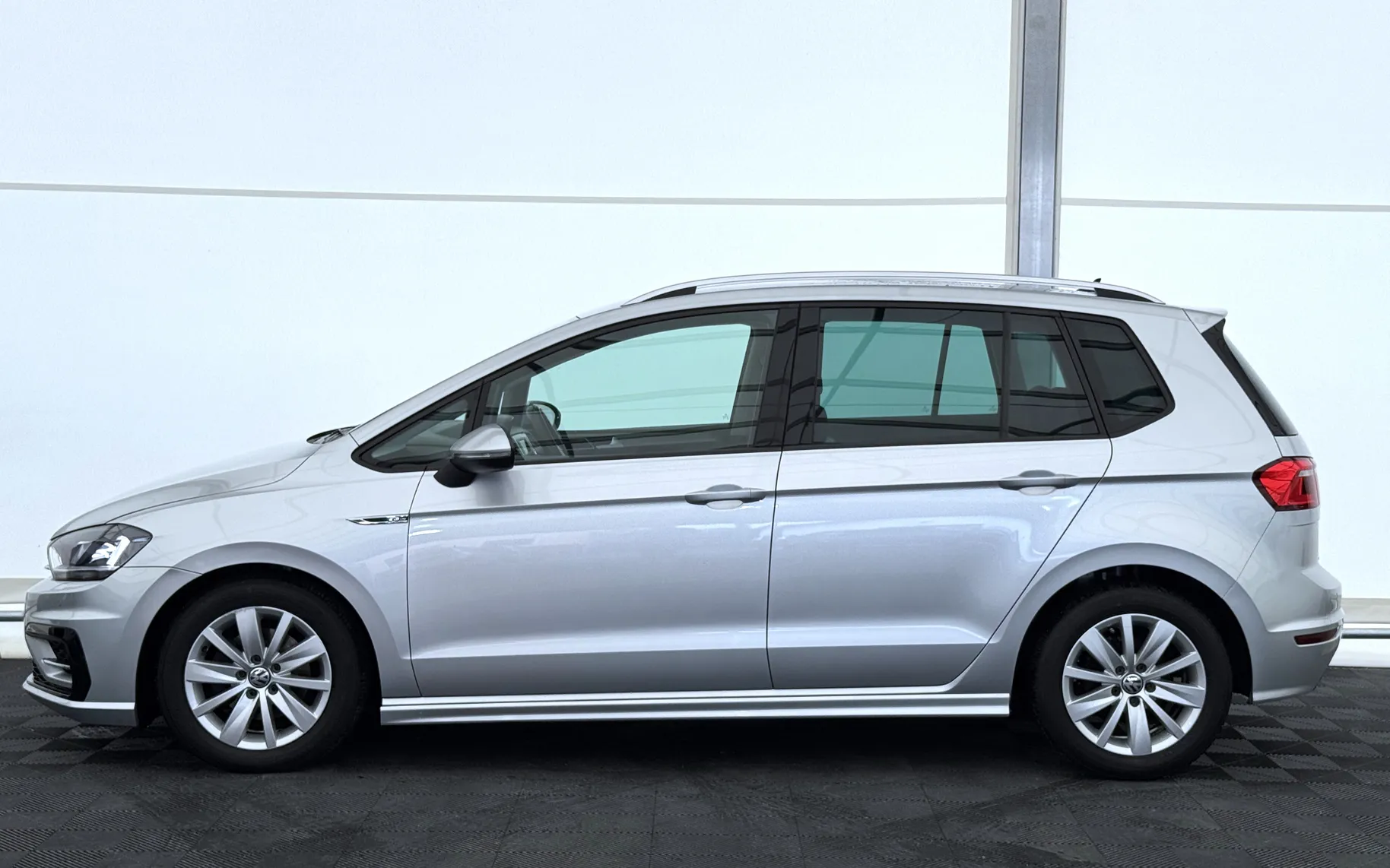 Zunanja slika - Volkswagen Golf - Sportsvan 1,6 TDI BMT R-Line Edition - 3