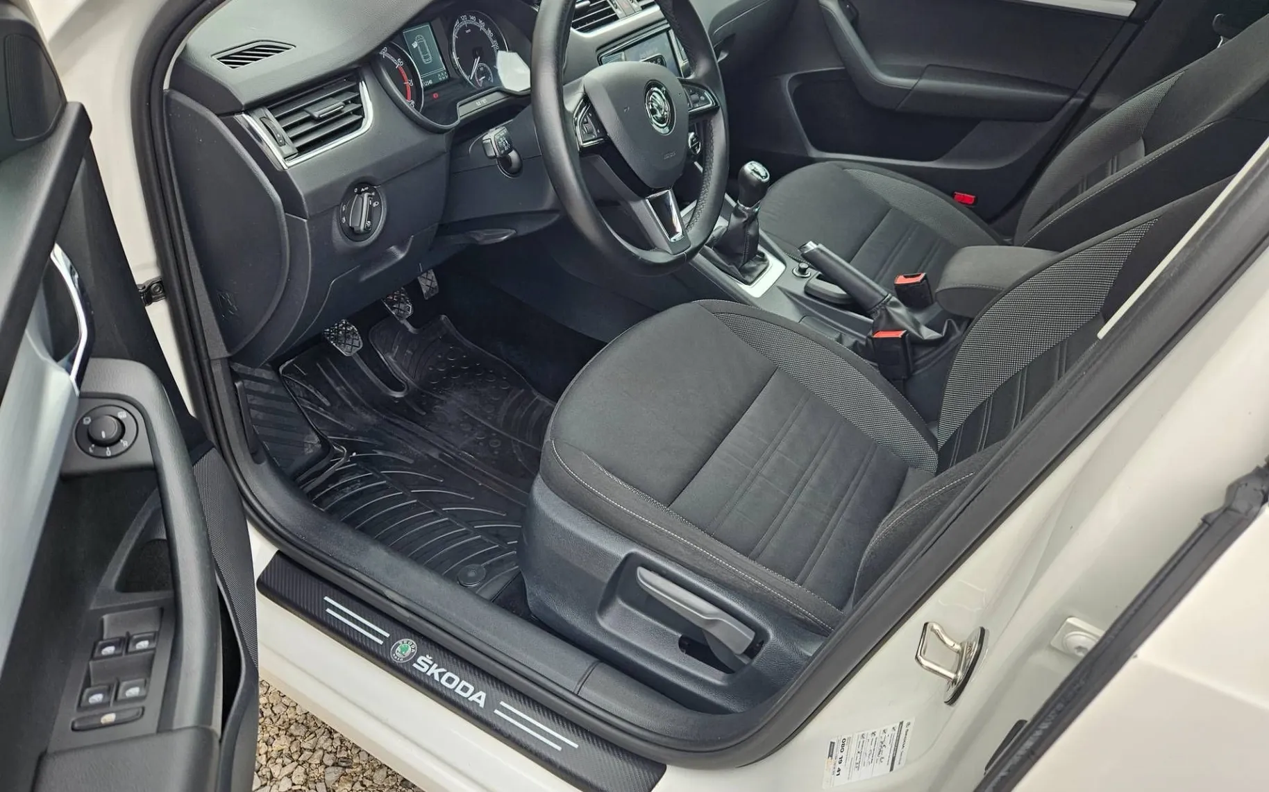 Notranja slika - Škoda Octavia - Combi 1.0 TSI  1.LASTNIK  SLO  LED KLJUKA - 8