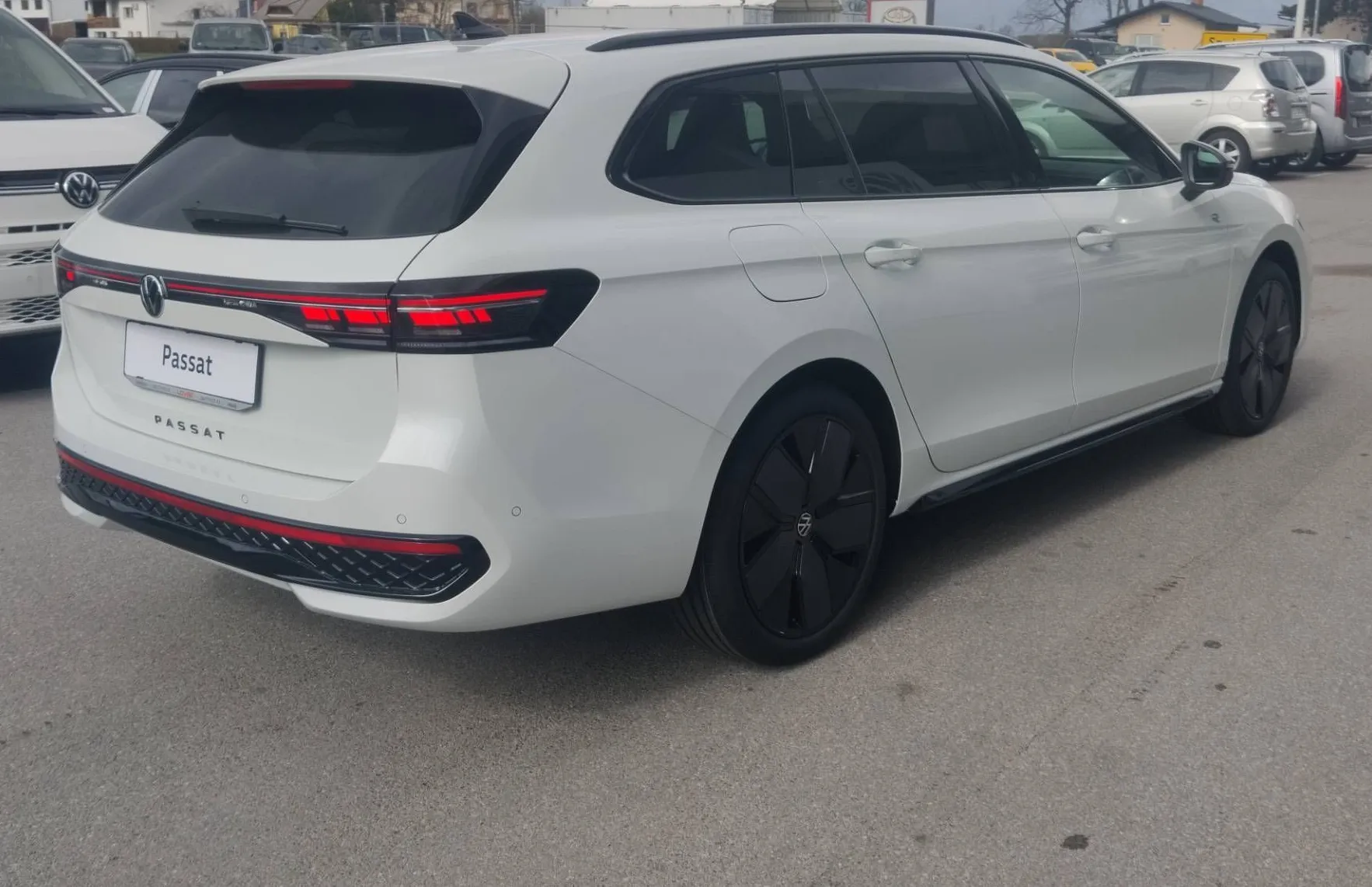 Zunanja slika - Volkswagen Passat - Variant 1.5 eTSI R-Line  4 JOY DSG 110kW... - 6