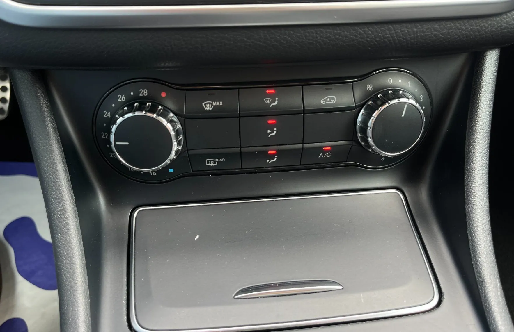 Zunanja slika - Mercedes-Benz GLA-Razred - GLA 200 d AMG Line Avt. NAVI. TEMPOMAT. F1 PRES. - 20