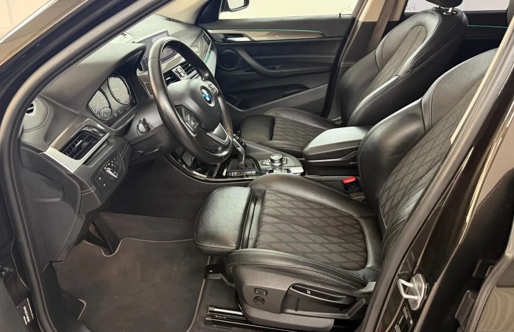 Zunanja slika - BMW X1 - serija : sDrive18i Advantage AUT - 7
