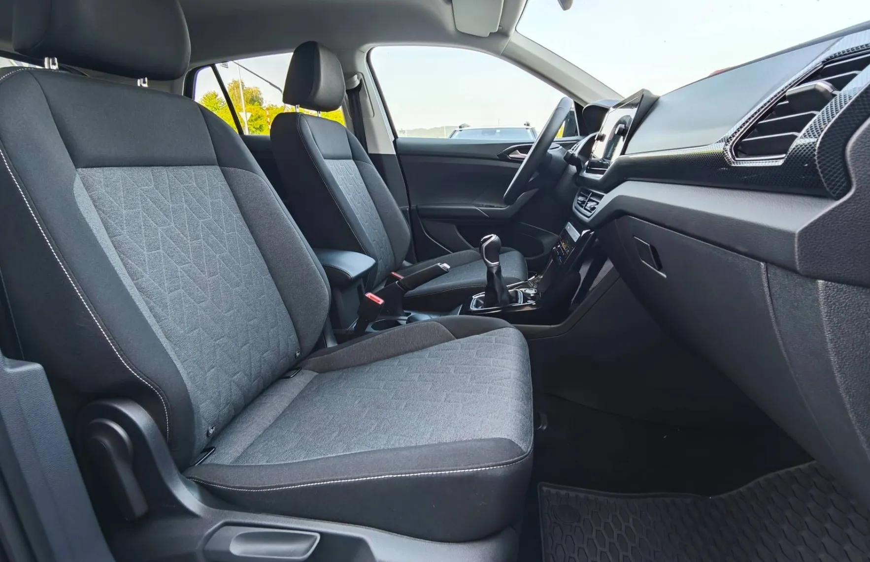 Zunanja slika - Volkswagen T-Cross - 1.0 TSI 4ALL 85  115  |TAKOJŠEN PREVZEM| - 10