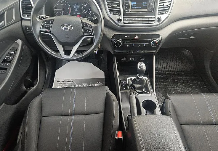 Zunanja slika - Hyundai Tucson - 1.7 CRDi 116ks °LED° °TEMPOMAT°°16-COL° - 9