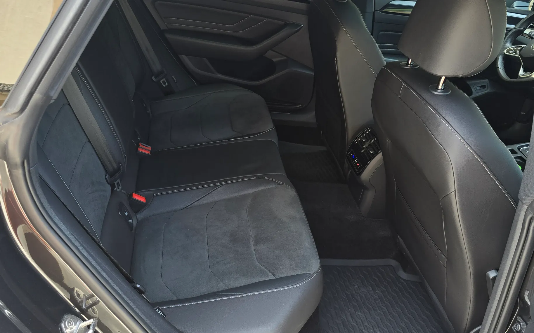 Notranja slika - Volkswagen - Arteon SB 2,0 TDI BMT R-Line DSG - 9