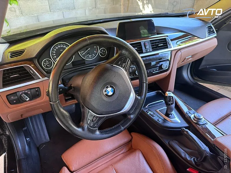 Notranja slika - BMW Serija 3 - 320d Touring Luxury Line - 6