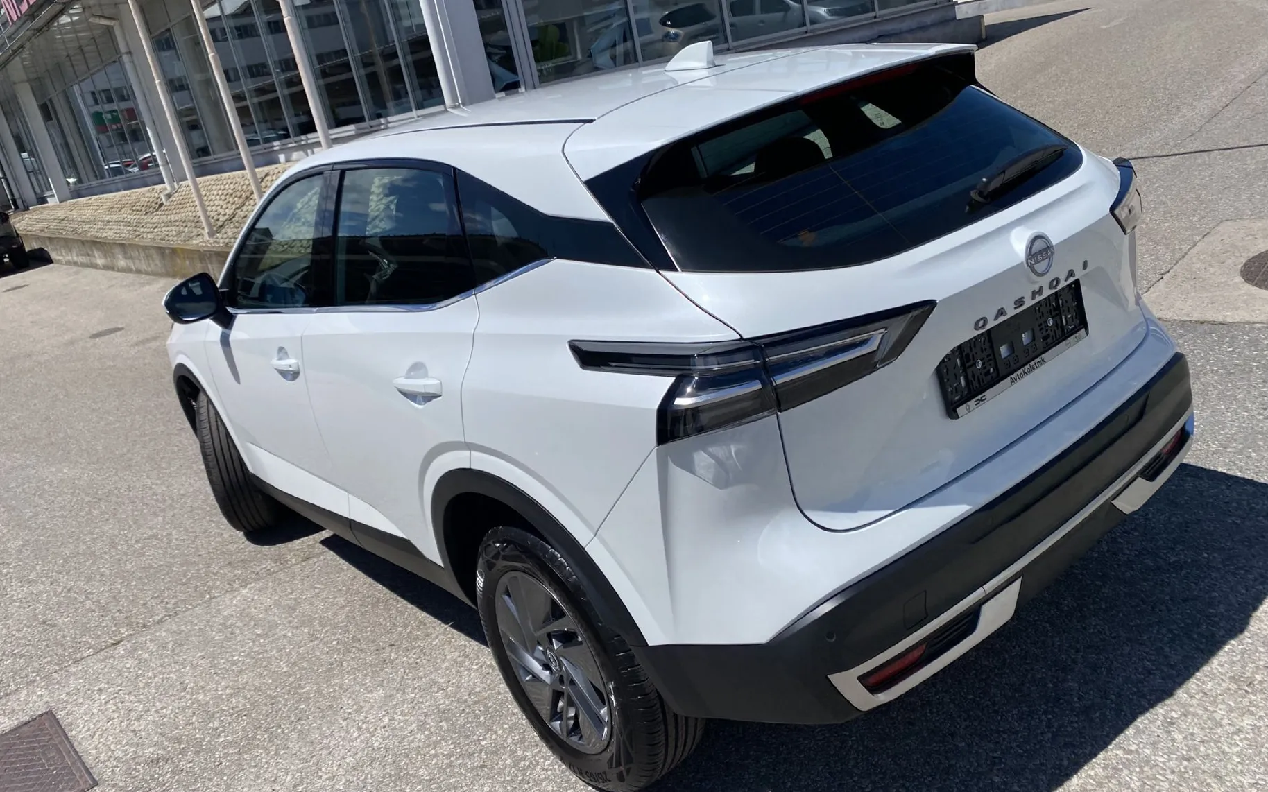 Zunanja slika - Nissan Qashqai - 1.3 DIG-T 140 ACENTA - 14