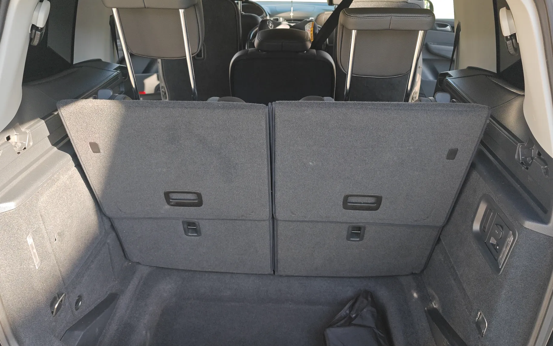 Notranja slika - Volkswagen Sharan - 2,0 TDI BMT SCR Style DSG - 15