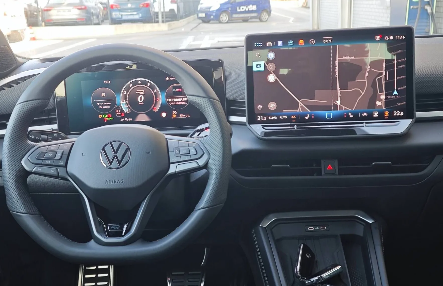 Zunanja slika - Volkswagen T-Roc - 1.5 TSI R-line 110  150  NOVI MODEL - 8