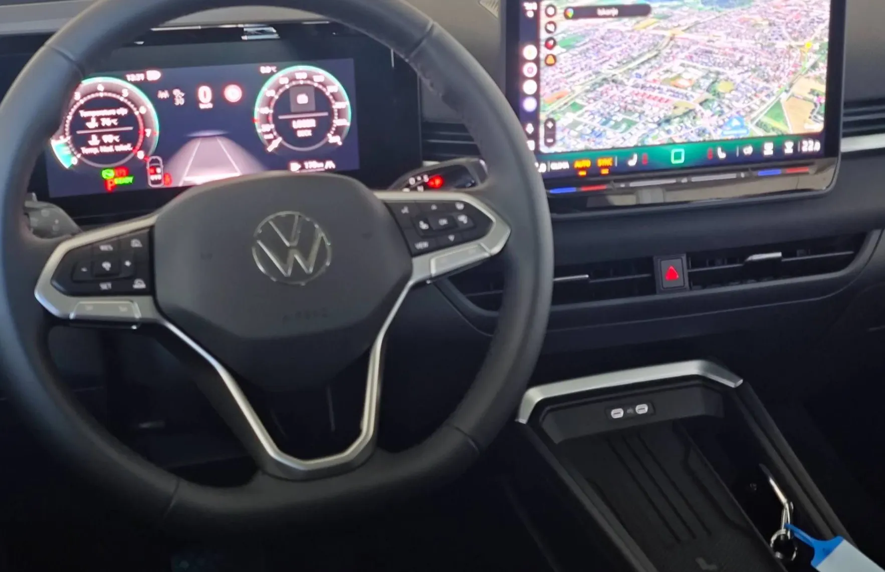 Zunanja slika - Volkswagen T-Roc - 1.5 eTSI Life DSG 110  150  ||OGROMNO OPREME||... - 9