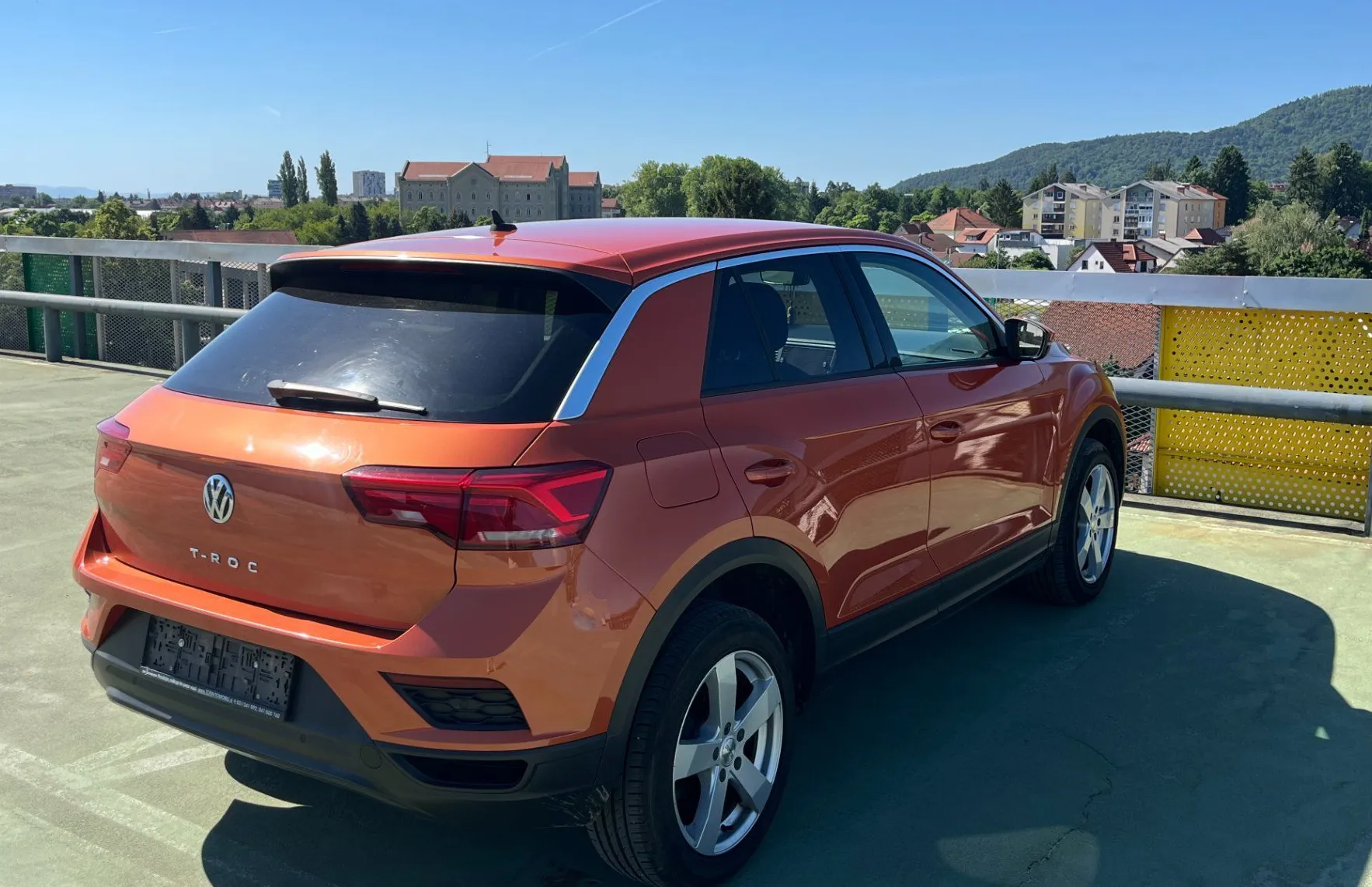 Zunanja slika - Volkswagen T-Roc - 1.6 TDI BMT 2X PDC. NAVI. SAMO 88.645 KM. - 6