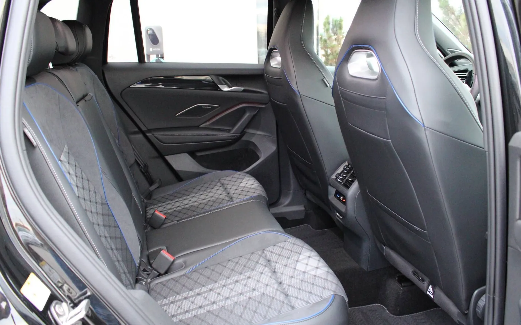 Zunanja slika - VW Tiguan - 2.0TSI 4MOT. R-LINE 195kW HEAD UP ACC SIDE AST I.. - 11