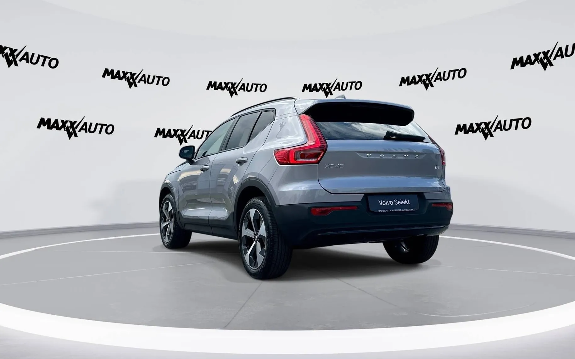 Notranja slika - Volvo XC40 - B3 P Plus Dark Avt. - 7