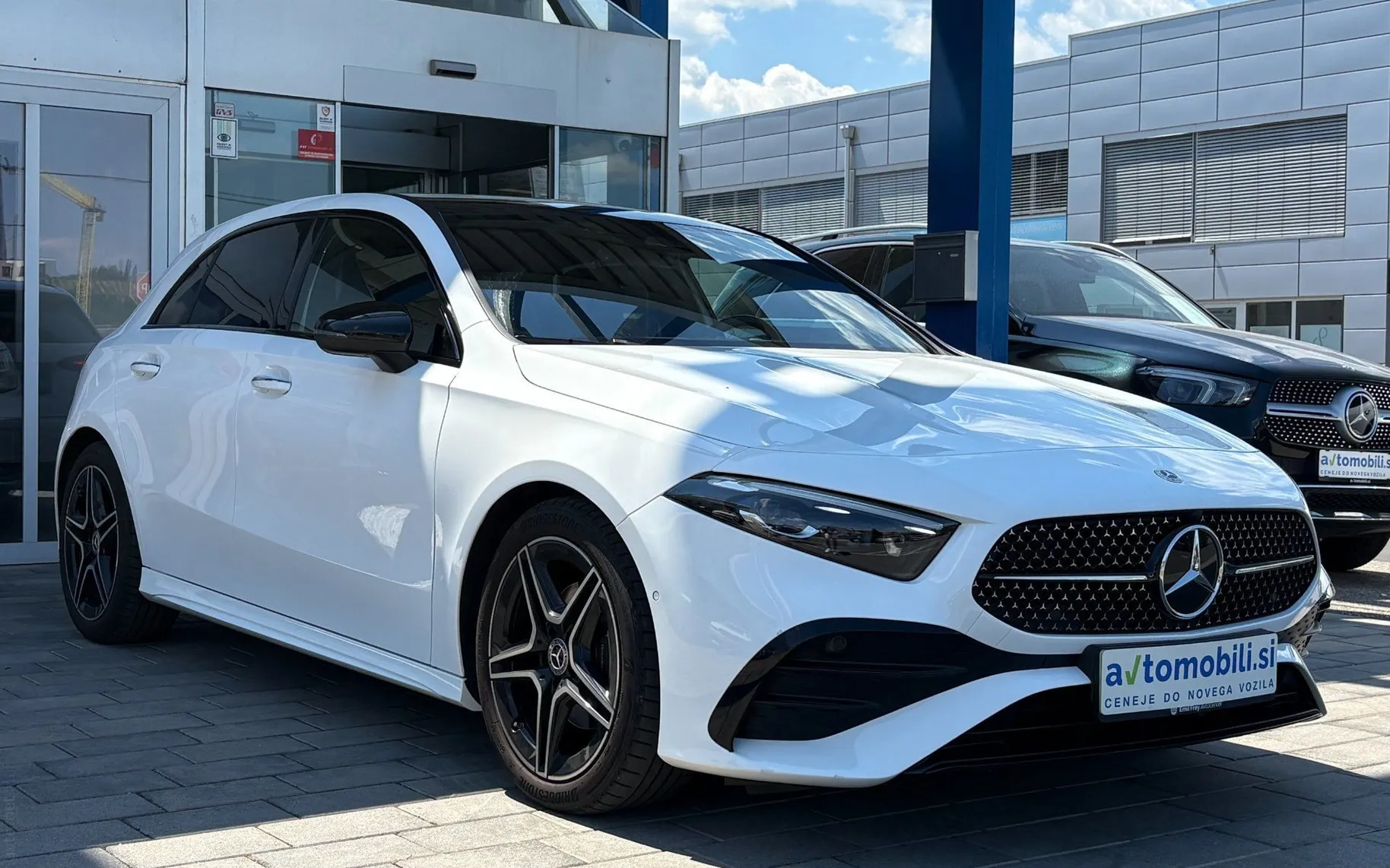 Zunanja slika - Mercedes-Benz A-Razred - 180 AMG Line |ACC|Kamera|Gretje|AmbientL|PDC|SLO| - 2