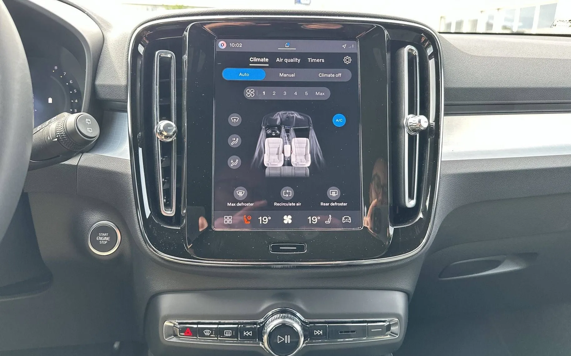 Notranja slika - Volvo XC40 - B3P Plus Dark Avt - 19