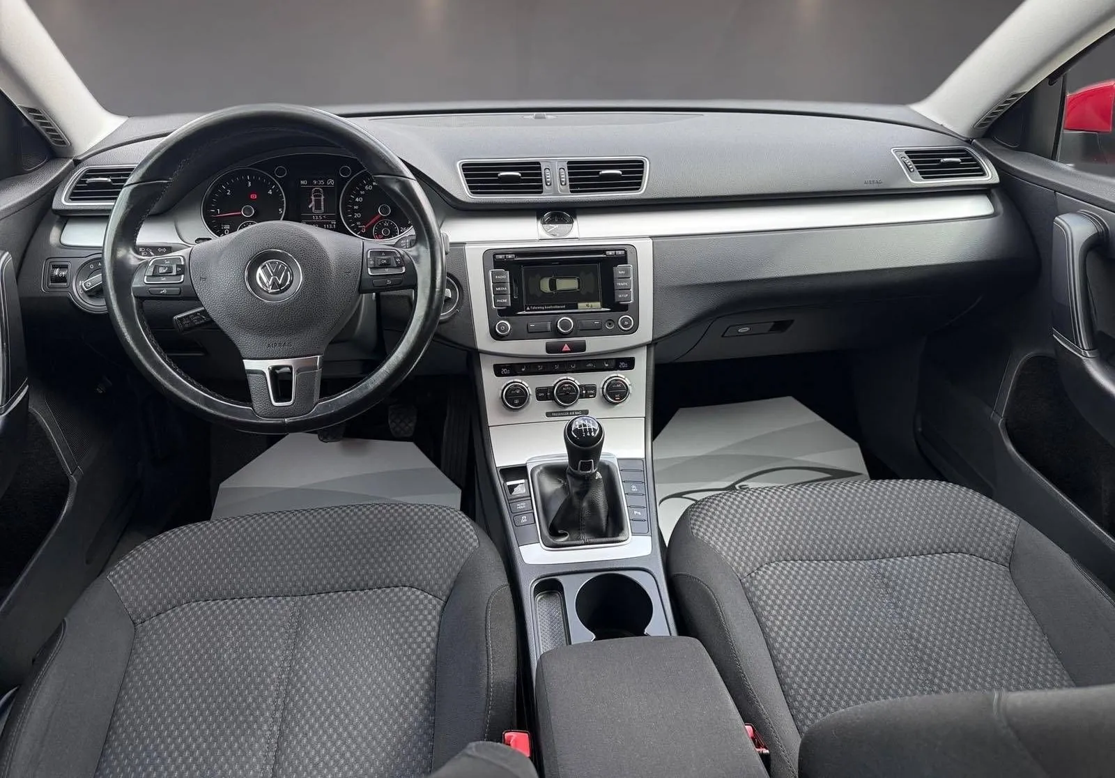 Notranja slika - Volkswagen Passat Variant - 1.6 TDI BlueMotion Tech. Trendline 77kW... - 9