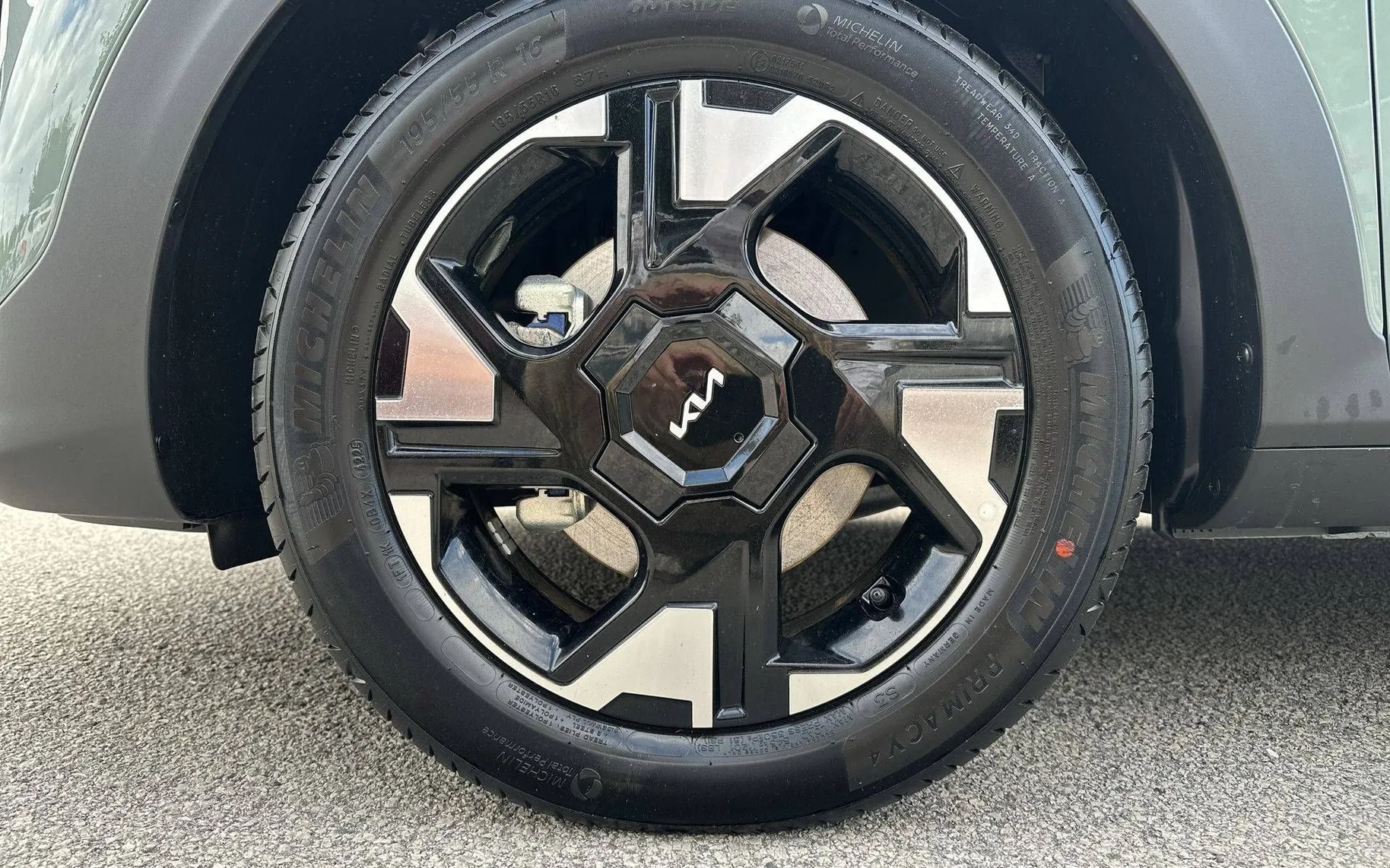 Notranja slika - KIA Stonic - 1.0 T-GDi LX Life - 9