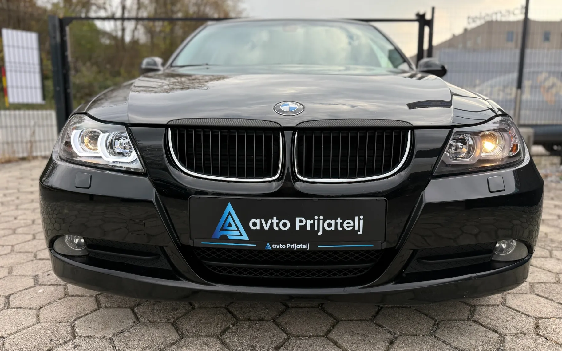 Zunanja slika - BMW Serija 1 - 320d | Usnje | Navi | TOP OHRANJEN - 2
